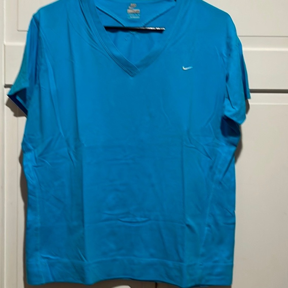 Women’s Nike Vneck shirt size XL